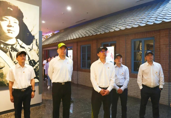 傳承雷鋒精神，弘揚榜樣力量——省建科院組織黨員干部參觀雷鋒紀念館(圖2)