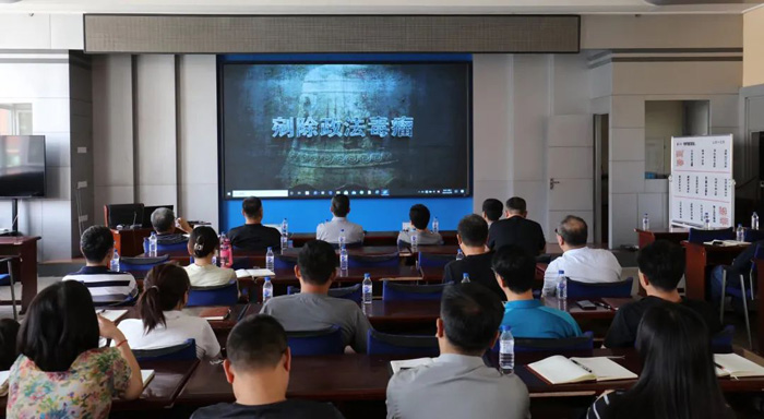 省建設(shè)科研院召開黨風廉政警示教育大會集體觀看警示教育片《警鐘為你長鳴》(圖2) 省建設(shè)科研院召開黨風廉政警示教育大會集體觀看警示教育片《警鐘為你長鳴》(圖2)